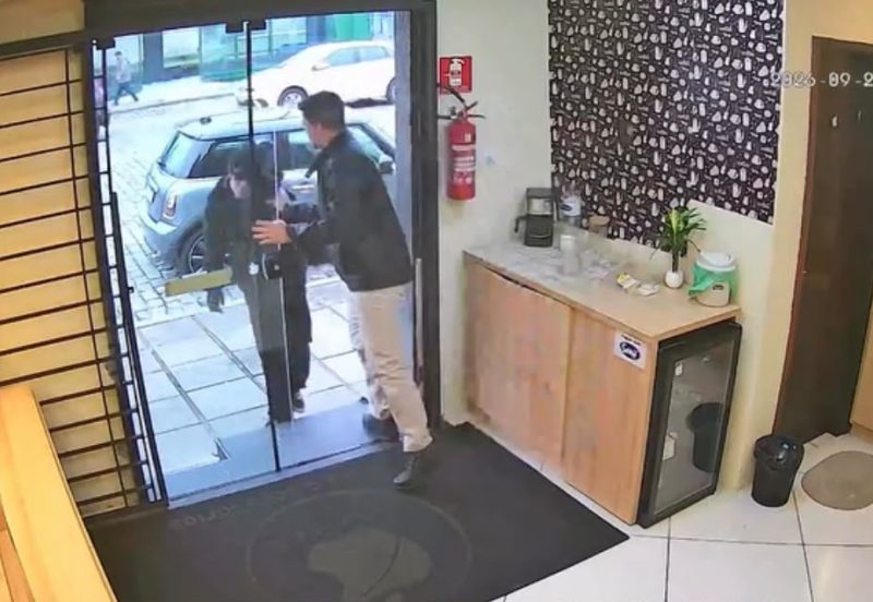 Homem é preso após atacar comerciante com estilete em Paranaguá