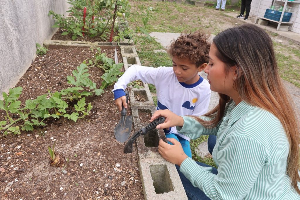 Hortas levam aprendizado sobre alimentação e meio ambiente em escolas de Pontal do Paraná