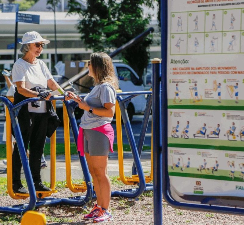 Curitiba aprova lei com treinos para idosos em praças
