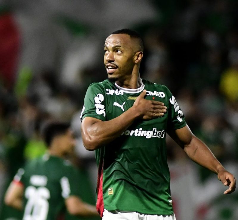 Marlon Freitas é o jogador de linha com mais minutos no Brasil