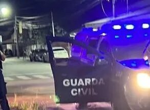 Carro é incendiado de madrugada na Ponta do Caju, em Paranaguá