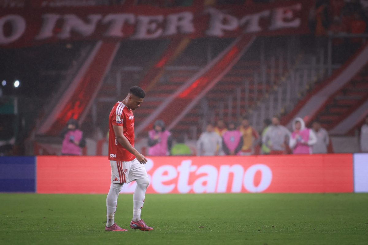 Indefinição sobre retorno de Pec trava tentativa do Inter de liberar Victor Gabriel