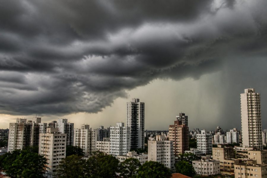 Alerta de tempestade atinge 13 estados brasileiros neste domingo (6)
