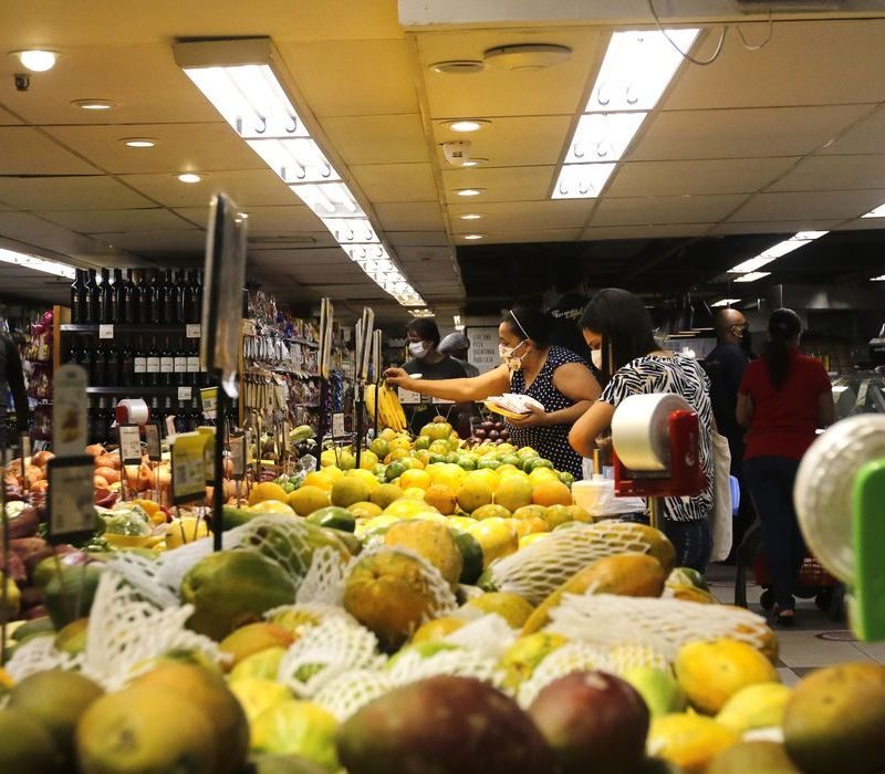 Consumo das famílias no Paraná fica estável em setembro