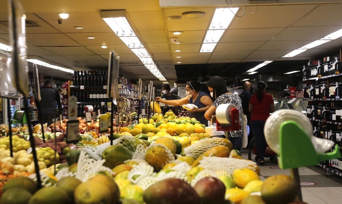 Consumo das famílias no Paraná fica estável em setembro