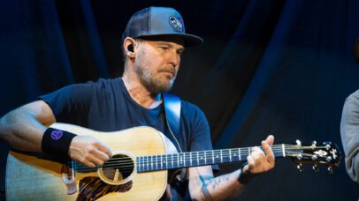 Jeff Ament relembra o começo do Pearl Jam — e explica como a banda escolheu o novo baterista