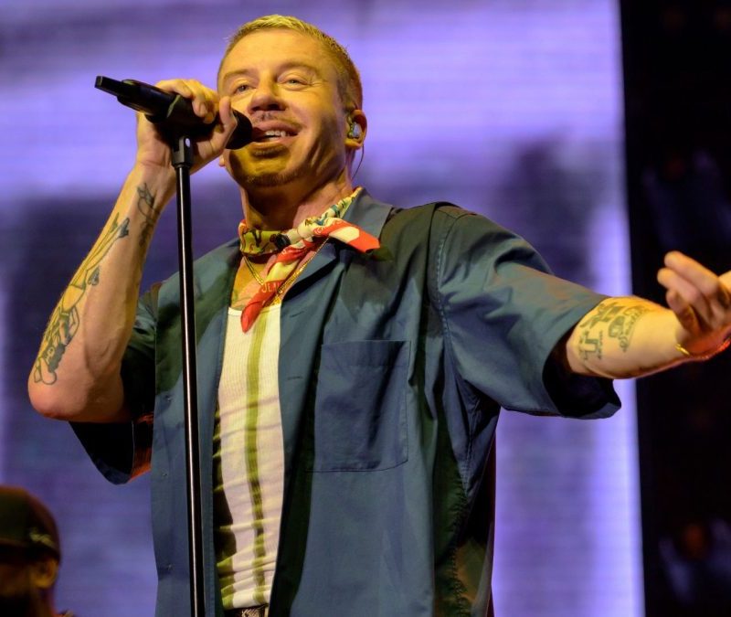 Macklemore vai doar US$ 1 milhão para palestinos após conflito com bilionário
