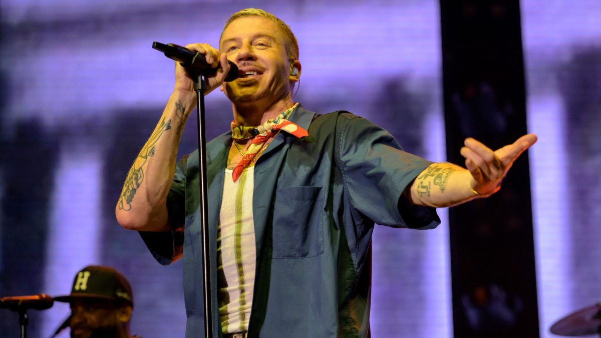 Macklemore vai doar US$ 1 milhão para palestinos após conflito com bilionário