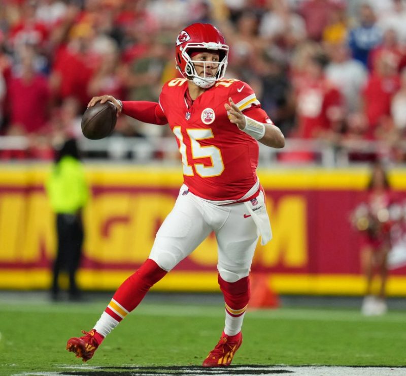 Chiefs batem Colts na prorrogação com show de Patrick Mahomes