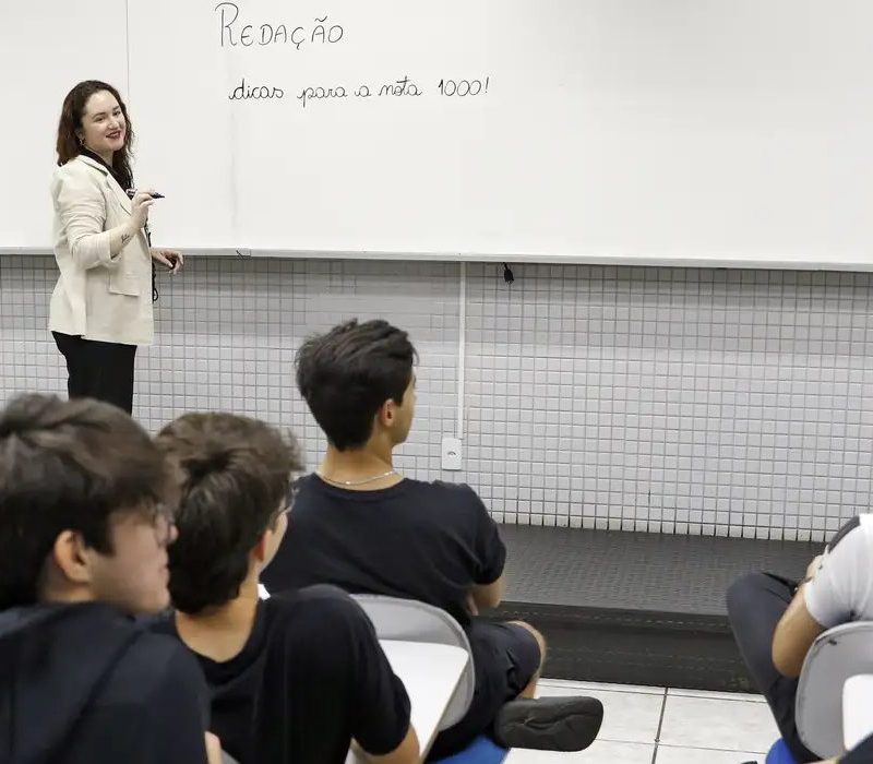 Prova nacional docente reúne mais de 625 mil inscritos neste domingo