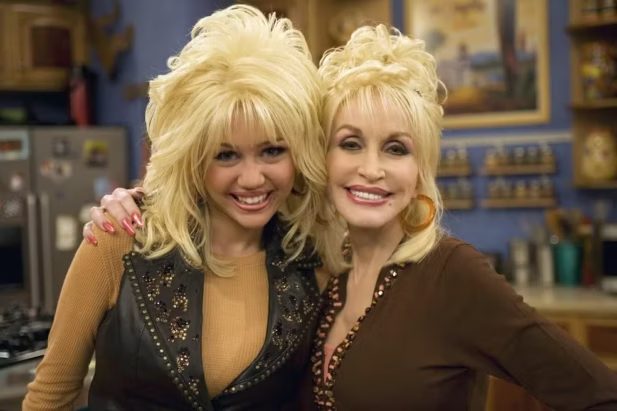 Miley Cyrus chora ao revelar último conselho de Dolly Parton