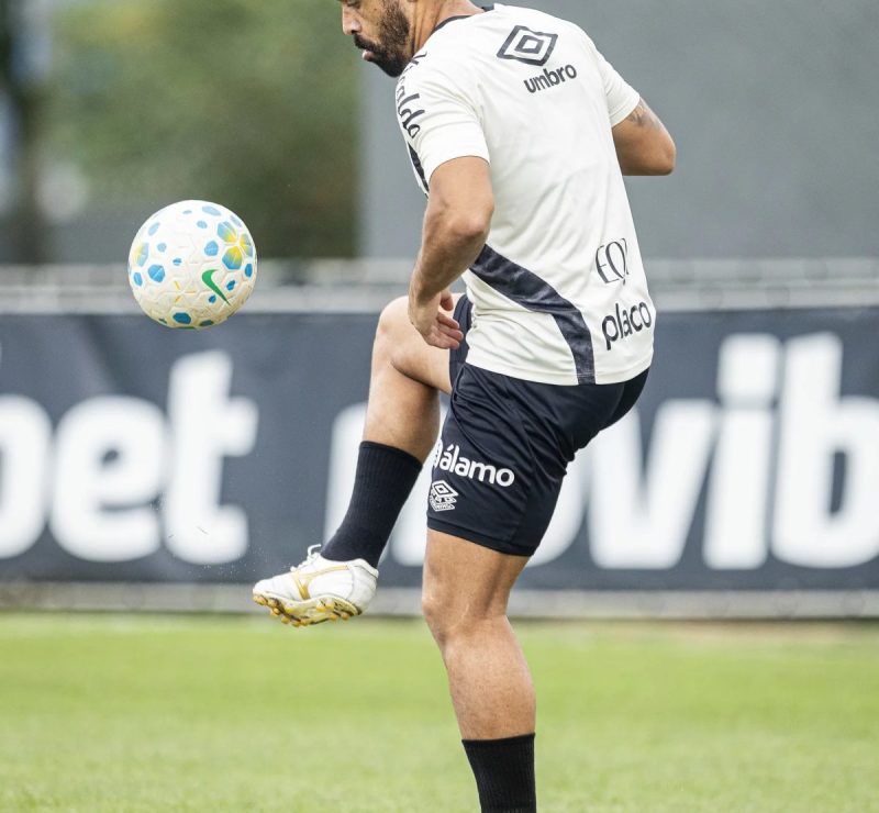 Moisés perde espaço e vira última opção no ataque do Santos