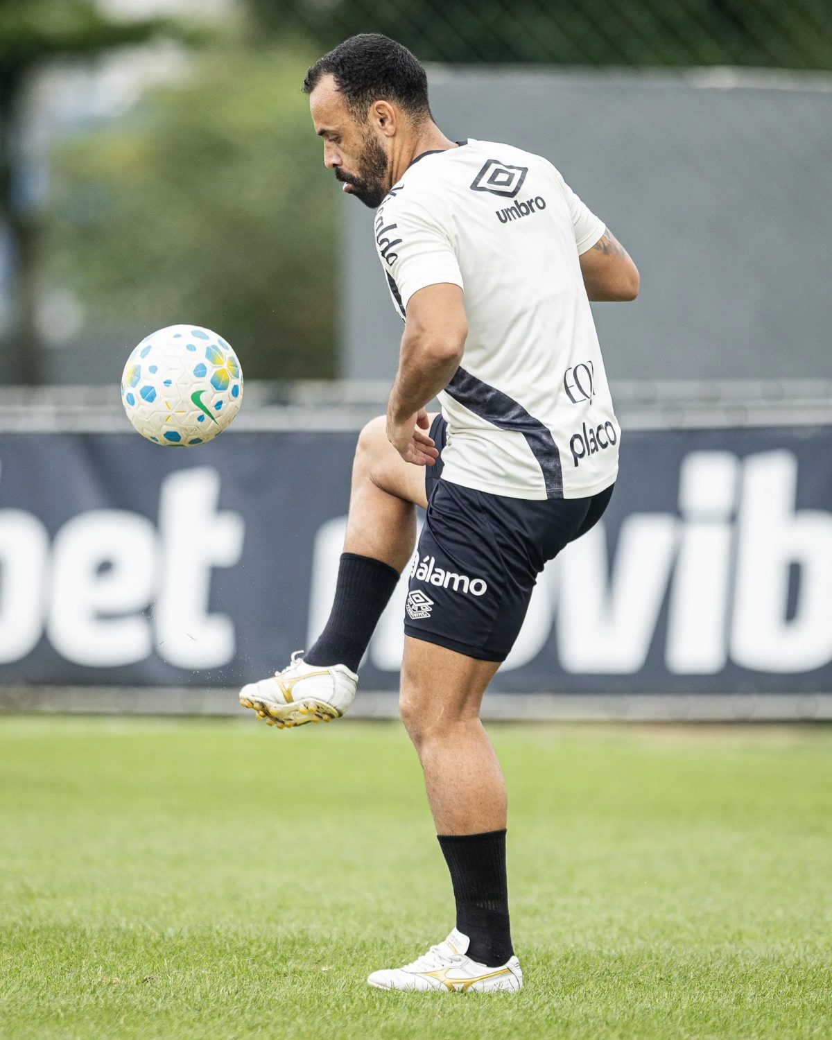Moisés perde espaço e vira última opção no ataque no Santos
