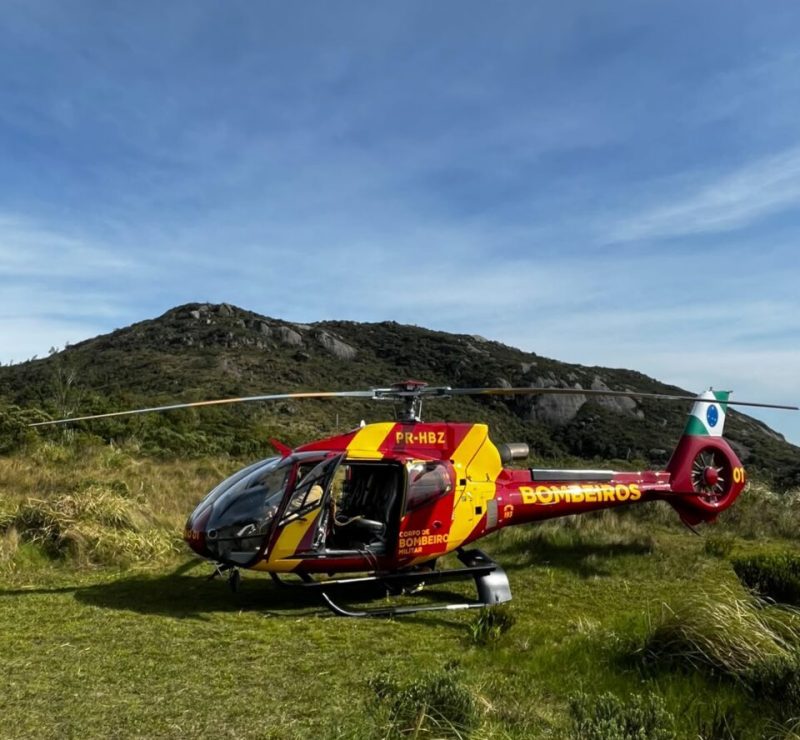 Mulher fratura perna no Morro do Anhangava e é resgatada de helicóptero