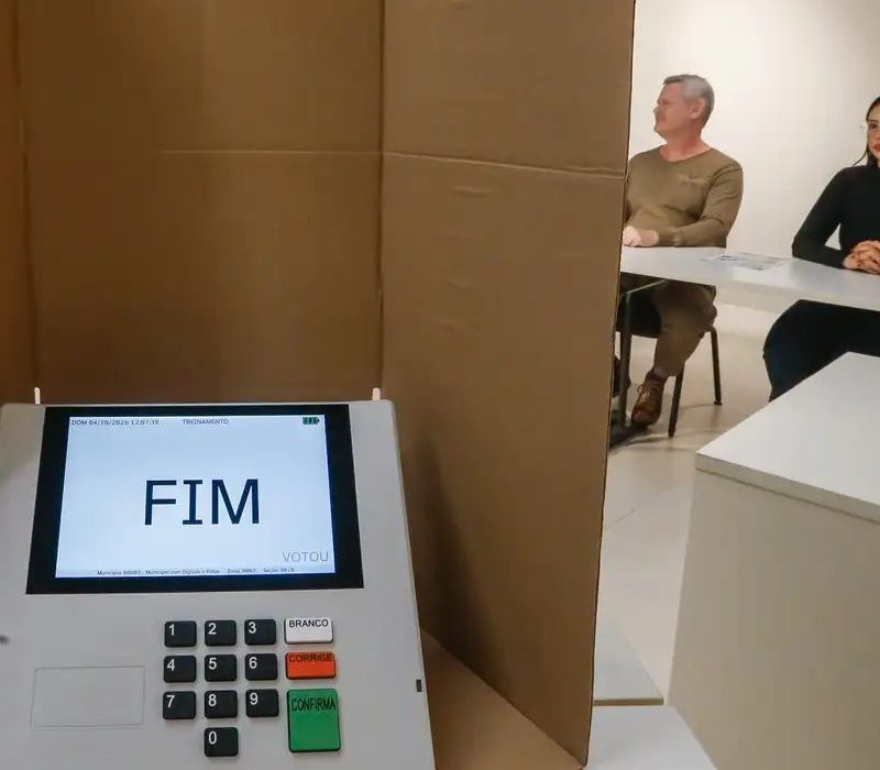 Justiça Eleitoral endurece regras de votação frente a novos aparelhos