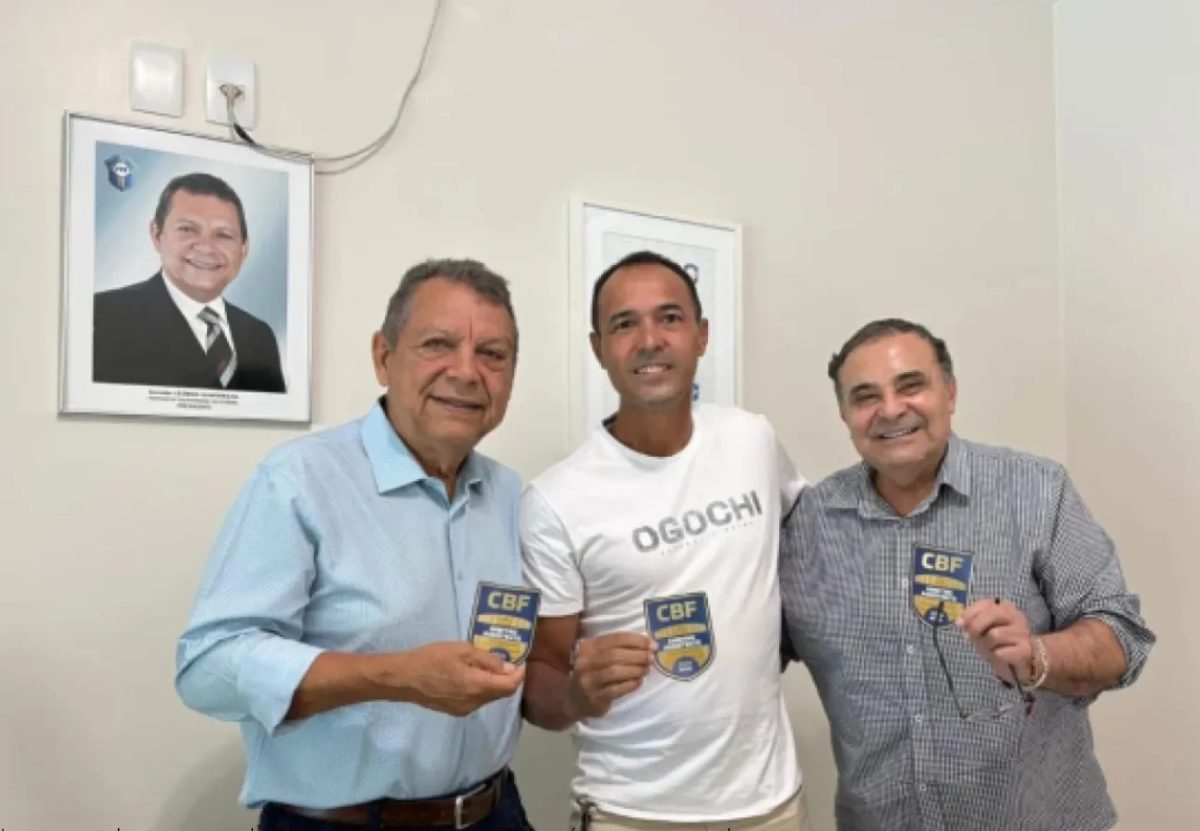 Novo chefe da arbitragem no TO, ex-Fifa Fábio Pereira teve polêmica com Atlético-MG e Fluminense na carreira