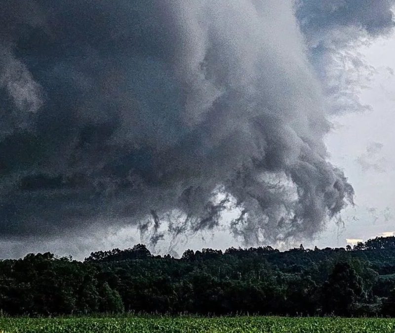 Sul do Brasil tem alerta para tempestades e chuvas de até 200 mm