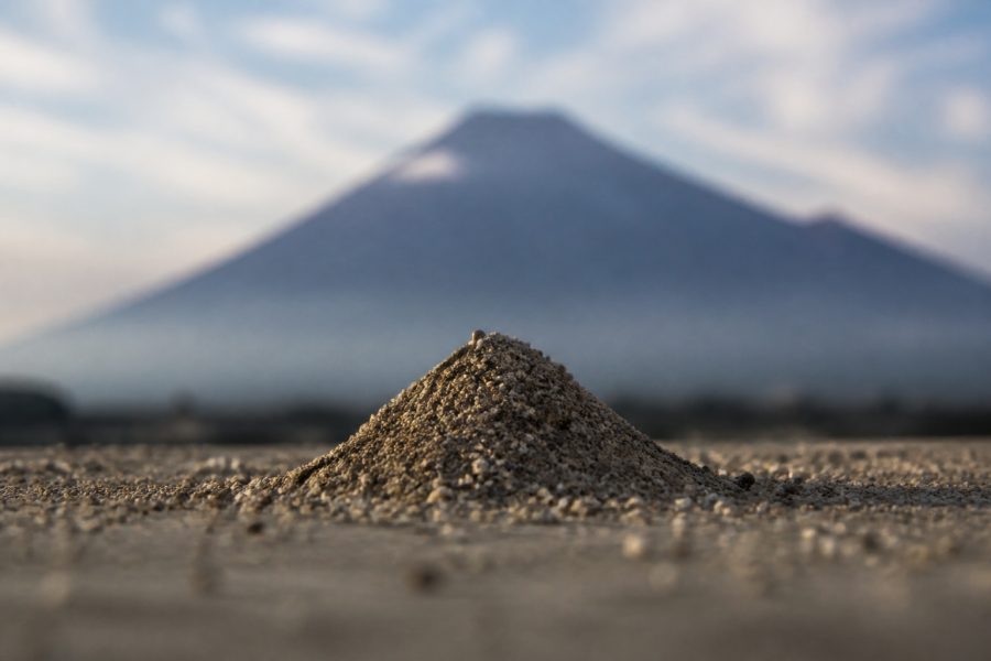 >O que significa o antigo ditádo japonês: “até a pequena poeira, quando se acumula, forma uma montanha”