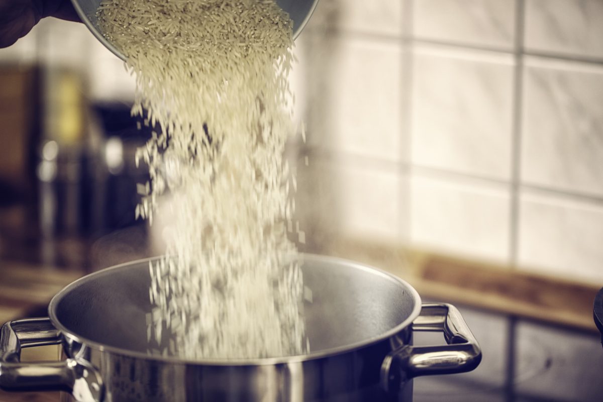 O segredo para um arroz mais soltinho e saboroso pode estar nesse ingrediente simples