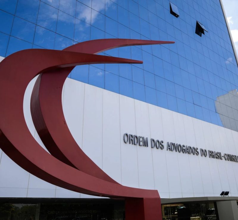 OAB aciona STF para garantir sigilo de conversas entre advogados e investigados