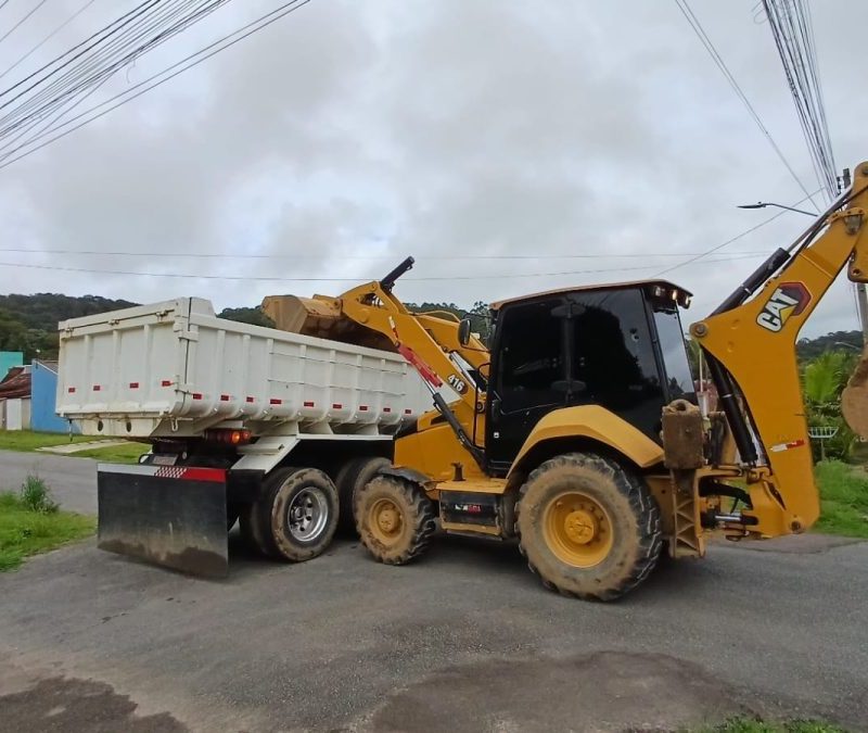 Antonina intensifica serviços de limpeza urbana e obras nos bairros