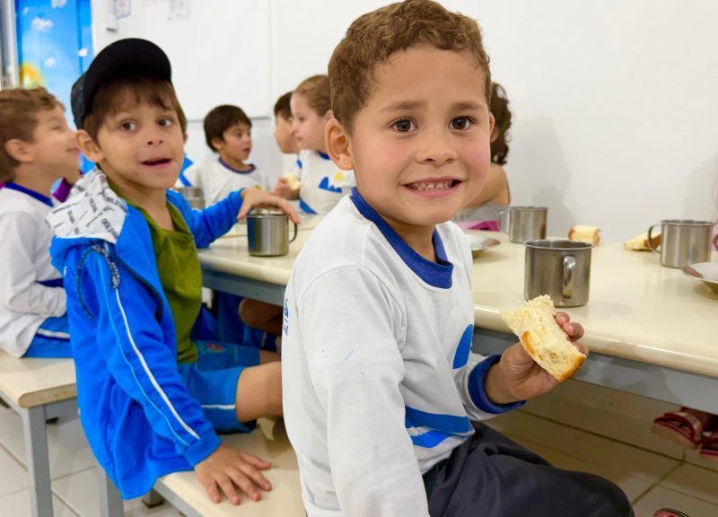 Pontal do Paraná entrega pães artesanais de produtoras locais em CMEIs