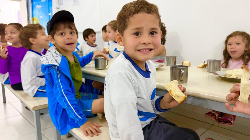 Pães produzidos por mulheres de Pontal do Paraná chegam ao café da manhã dos CMEIs
