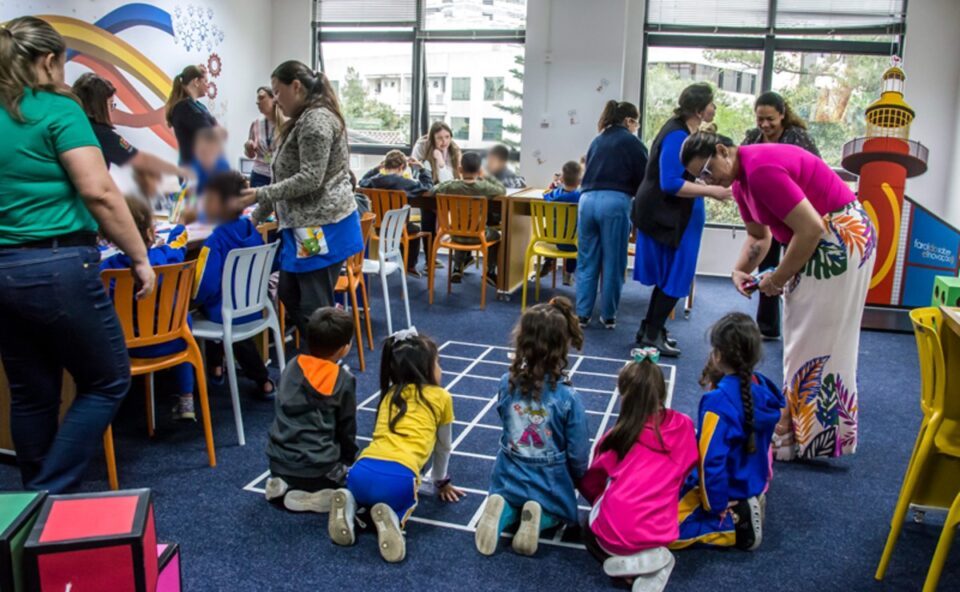 Pais já podem cadastrar crianças para vagas em escolas municipais de Curitiba; confira prazo e como fazer