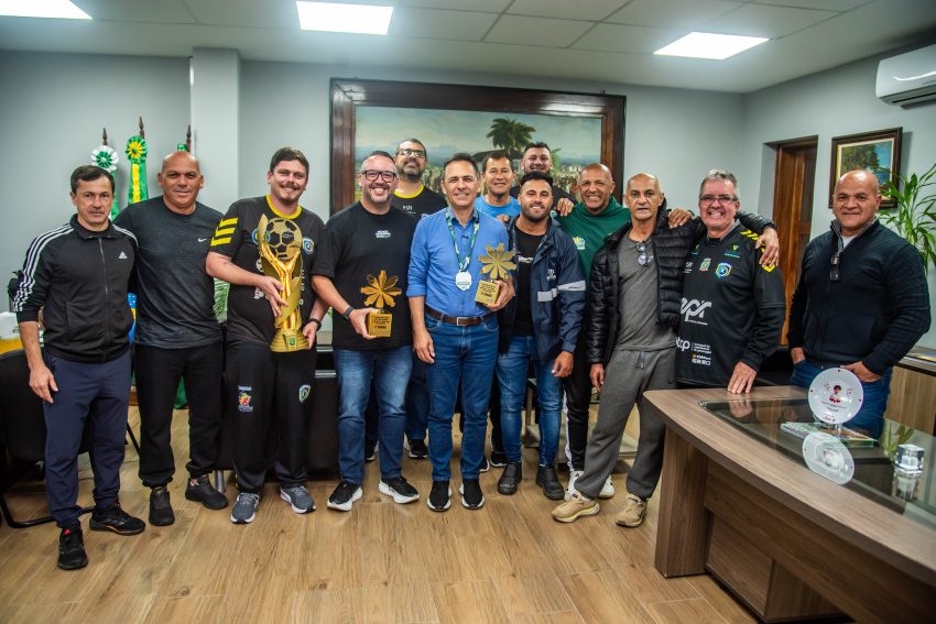 Paranaguá celebra títulos estaduais no futebol 7 e acesso do handebol à Chave Prata