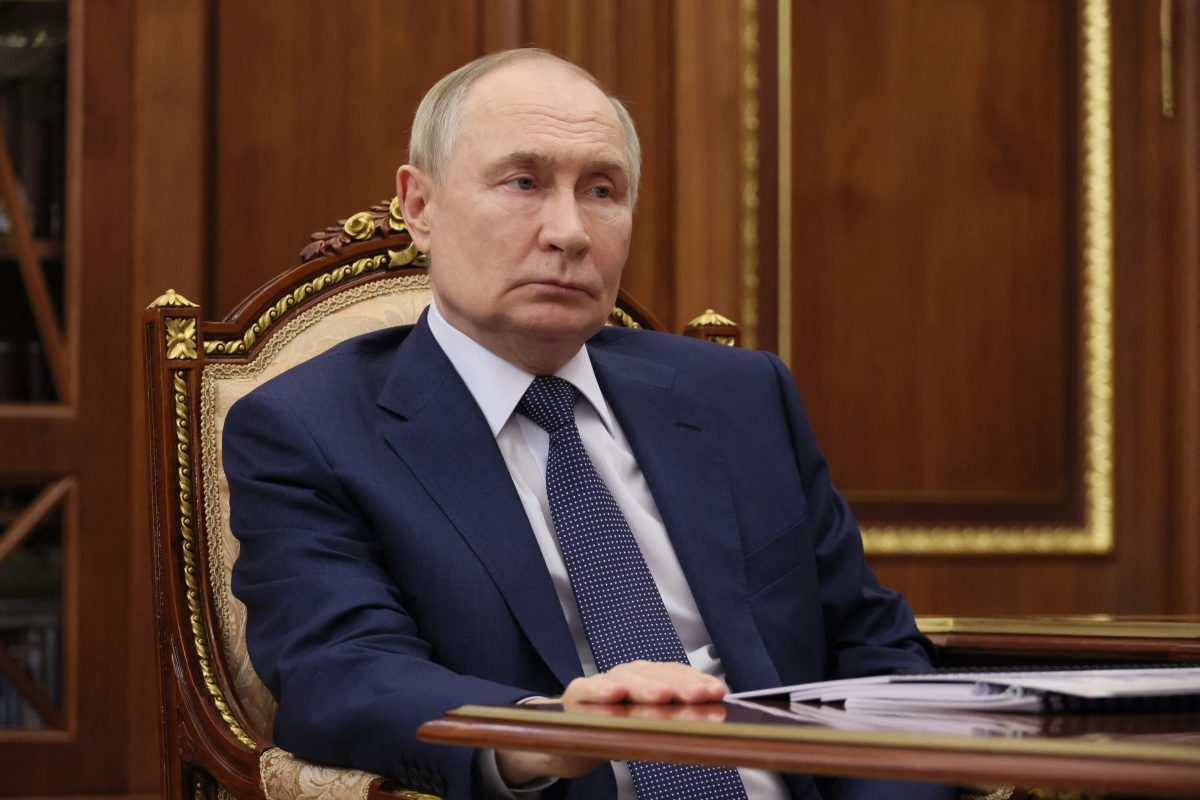 Partido de Putin vence eleições russas com maioria