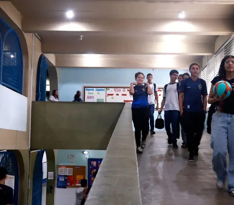 Pé-de-meia libera sexta parcela para estudantes do ensino médio