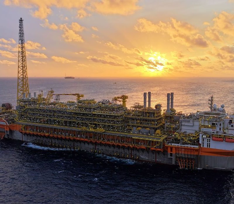 Petrobras adere a subvenção e mantém preço do diesel estável