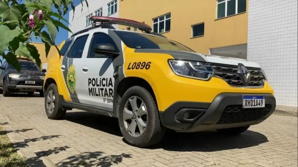 PM prende mulher após roubo e agressão a idoso no Centro de Paranaguá