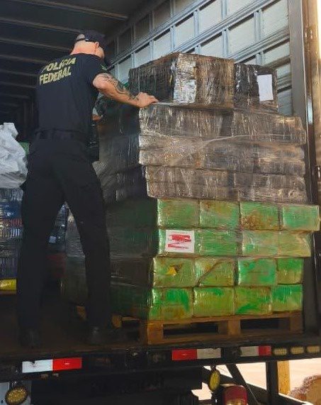 Polícia Federal queima 10 toneladas de drogas na Tríplice Fronteira