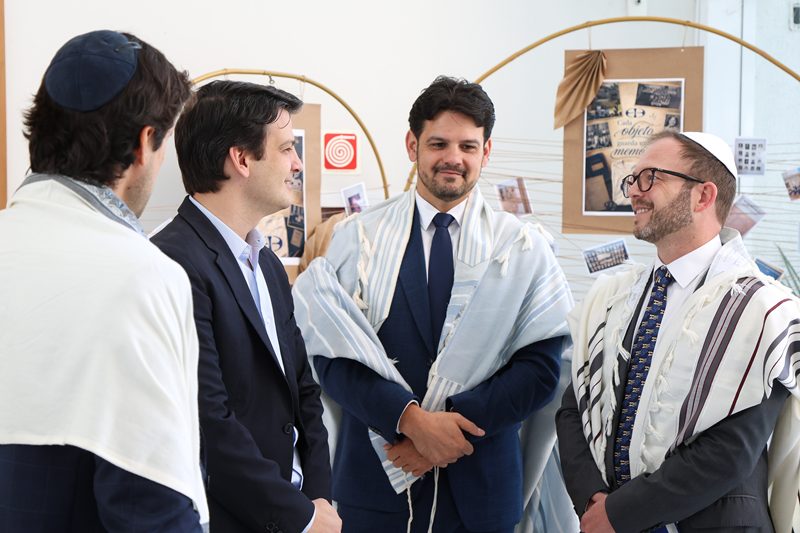 Prefeito de Curitiba celebra Yom Kipur em sinagoga no Bom Retiro