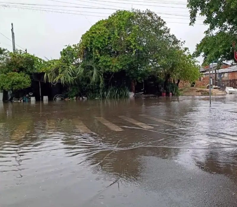 Alerta de tempestade e frente fria atingem quatro regiões do país