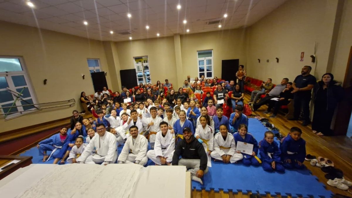Judô antoninense celebra avanço de jovens atletas em cerimônia especial
