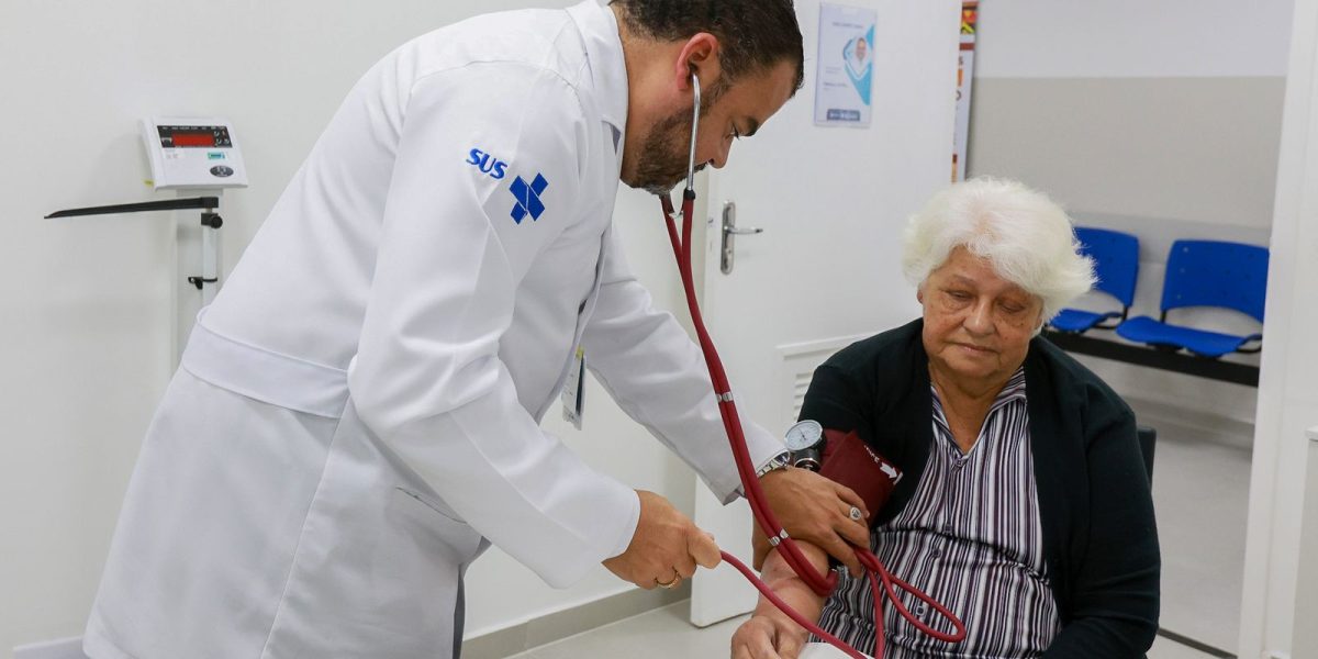 Exame nacional de avaliação da formação médica é aplicado neste domingo