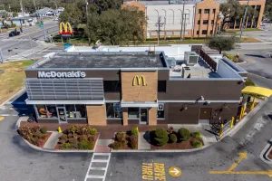 Ações do McDonald’s desabam com rejeição a preços altos