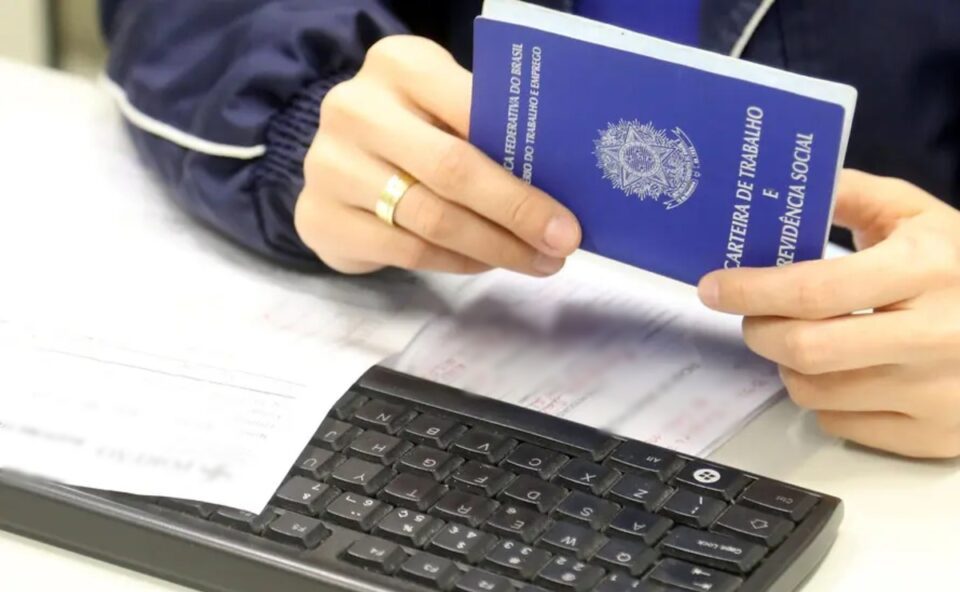 Quer emprego? Mutirão oferece mais de 16,5 mil vagas e serviços gratuitos no Cajuru, em Curitiba