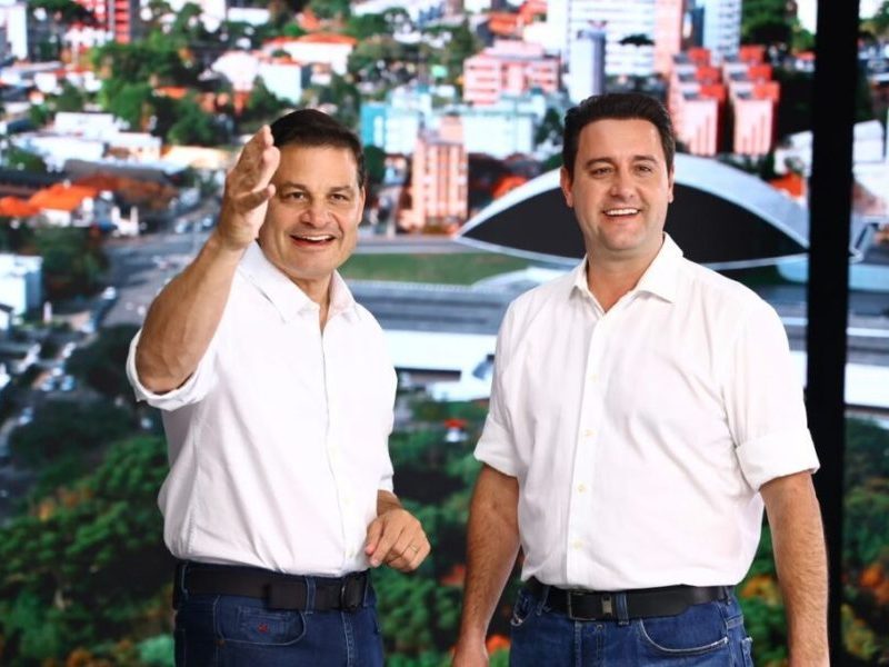 Ratinho Junior se licencia do governo para impulsionar campanha de Sandro Alex