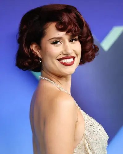 Raye quebra o silêncio sobre romance com Michael B. Jordan e entrega segredo
