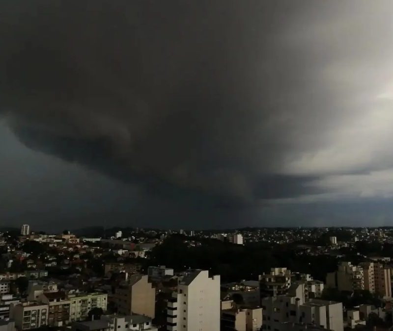 Chuva forte volta ao Rio Grande do Sul e estado entra em alerta