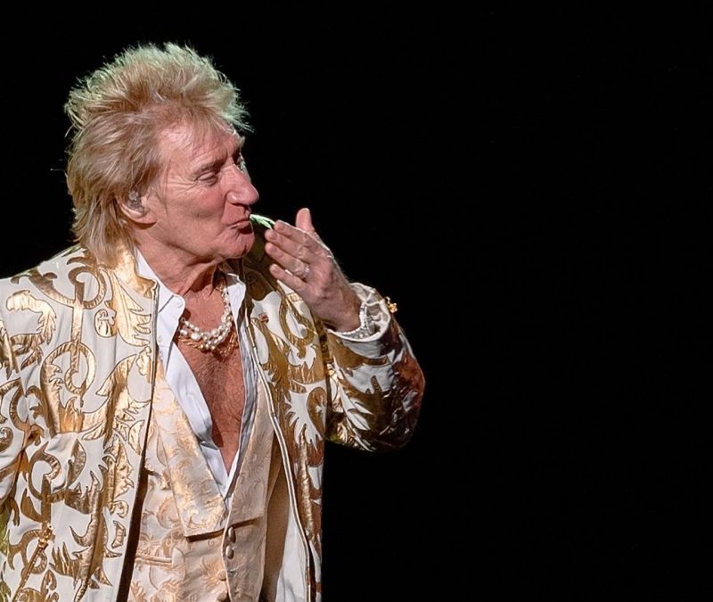 Rod Stewart anuncia última turnê da carreira após seis décadas nos palcos