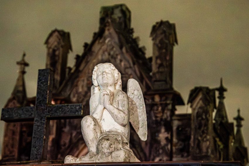 Paranaguá promove visita guiada ao cemitério e resgata história