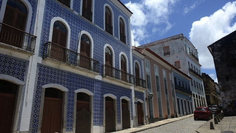 São Luís do Maranhão preserva arquitetura histórica em casarões e azulejos