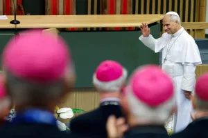 Papa Leão pede coragem à Igreja em visita histórica à França