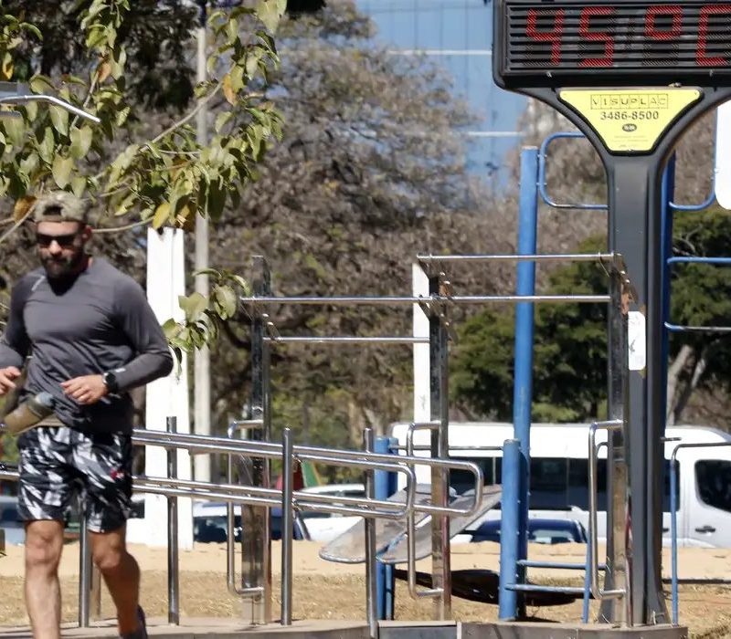 Calor extremo faz termômetros passarem dos 40°C no país