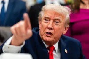 Senador republicano pede investigação sobre negócios da família Trump