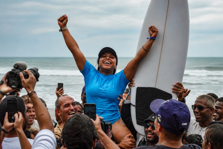 Tainá Hinckel conquista título do QS 4000 da WSL em Guarapari
